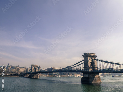 chain bridge in budapest