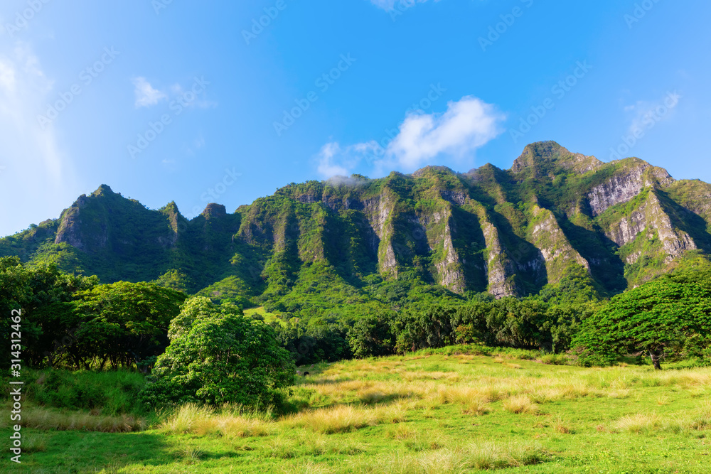 mountain chain on Oahu, Hawaii