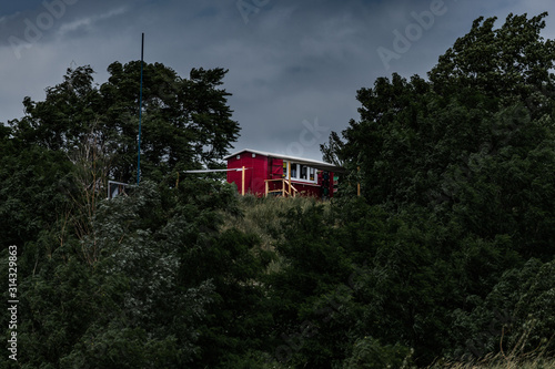 Rote Hütte im Sturm © Fabian