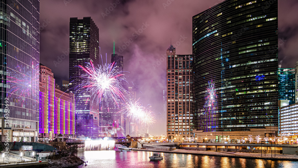 Fototapeta premium A beautiful fireworks display to celebrate the New Year in Chicago along the Chicago River.