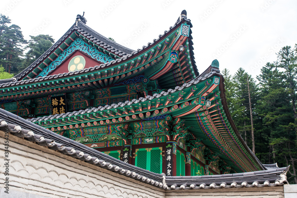 Traditional house in the Woljeongsa, buddhist temple of the Jogye Order of Korean Buddhism. Pyeongchang County, Gangwon Province, South Korea Traditional house in the Woljeongsa, buddhist temple of the Jogye Order of Korean Buddhism. Pyeongchang County, Gangwon Province, South Korea