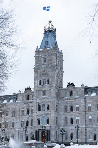 Quebec parliament building in winter © Kathy images