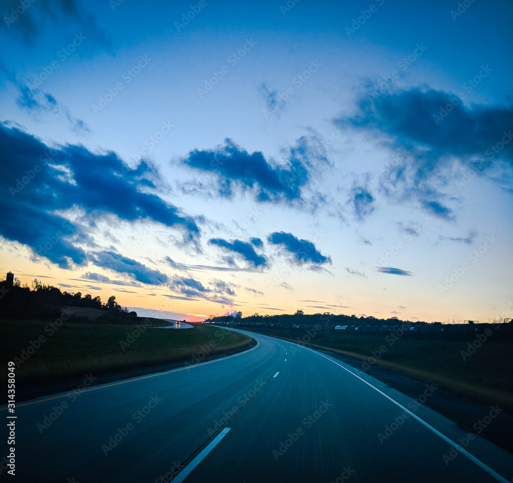 Naklejka premium road and blue sky