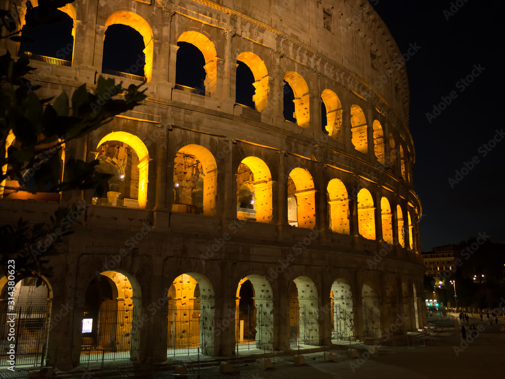 coliseo romano en una noche despejada
