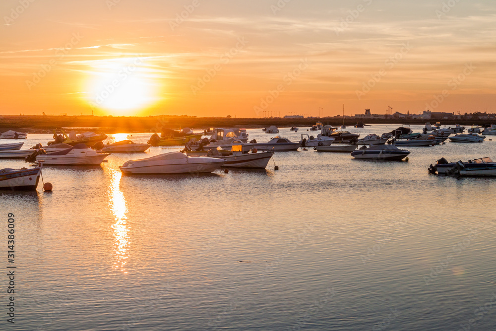 Fototapeta premium Sunset in Faro Marina, Portugal.