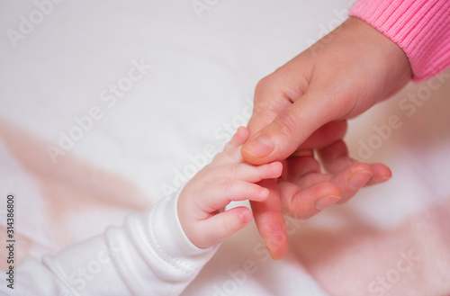 Wallpaper Mural hands of mother and baby Torontodigital.ca