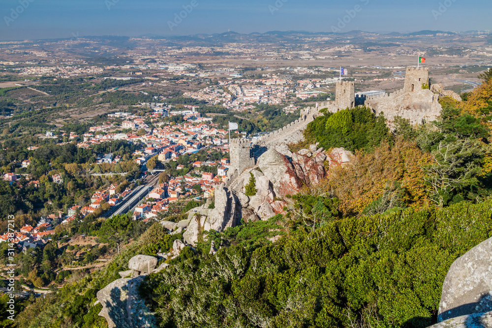 Obraz premium View of Sintra from the Castelo dos Mouros castle, Portugal