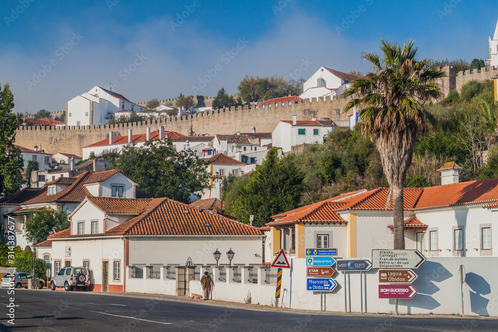 Obraz premium OBIDOS, PORTUGAL - OCTOBER 12, 2017: View of Obidos village.