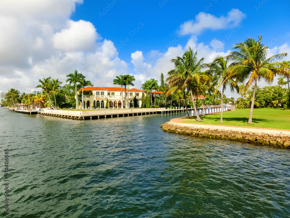 Luxury mansion in exclusive part of Fort Lauderdale Luxury mansion in exclusive part of Fort Lauderdale