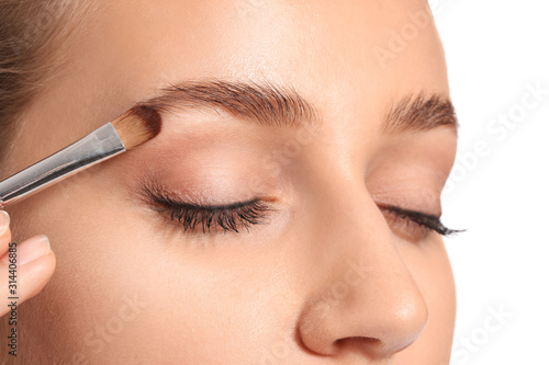 Young woman undergoing eyeb...