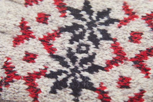 Winter glove pattern woven from wool