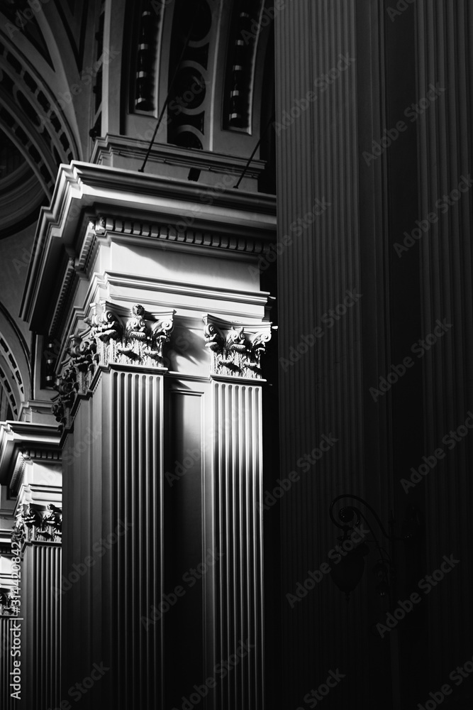 Fototapeta premium black and white Pilar basilica interior detail