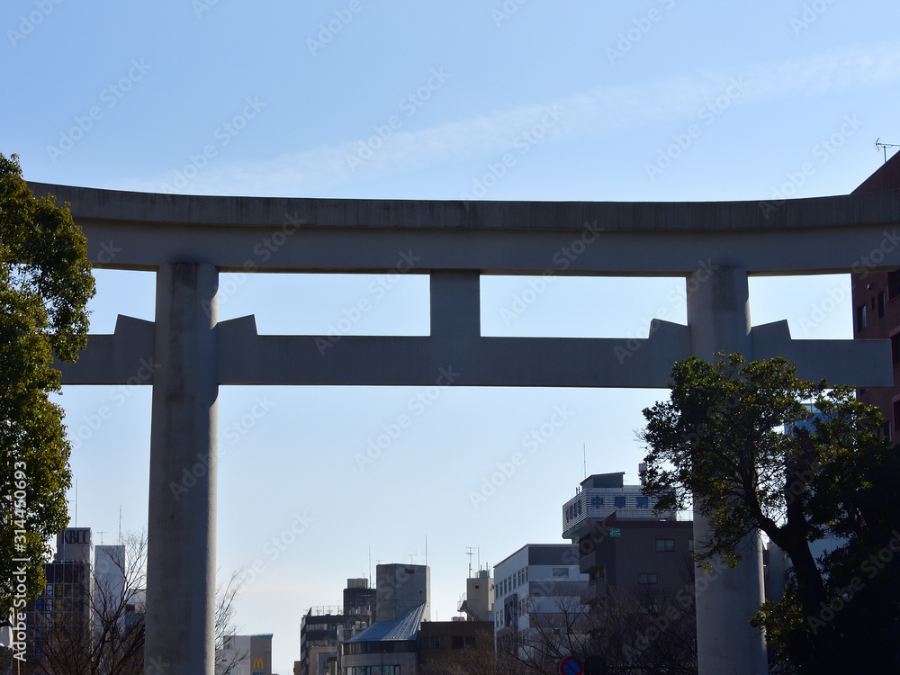 照国神社の大きな鳥居