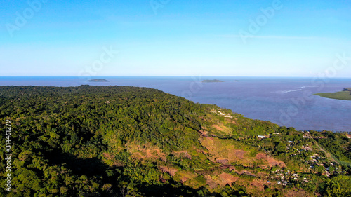 Fotografi Aerial view of jungles of French Guaina and Mahury river.