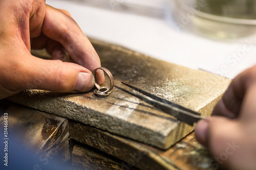 Fototapete Hand-made wedding ring by goldsmith craftsman