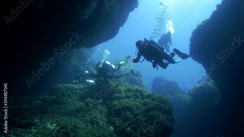 Wallpaper Mural Scubadivers in water cave Torontodigital.ca