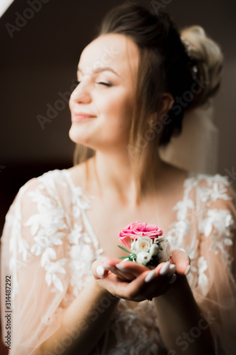 Portrait of stunning bride posing with great bouquet