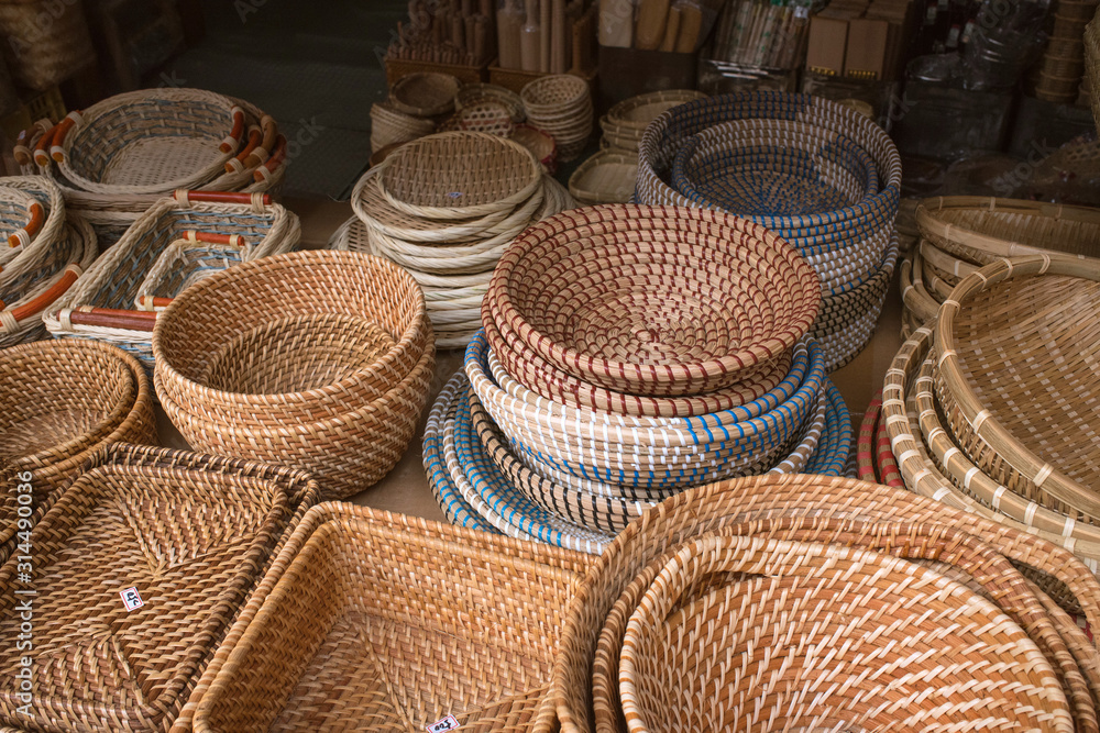 Woven wicker baskets for sale at Dihua Street in Taipei, Taiwan　台北・迪化街の雑貨店 かご細工