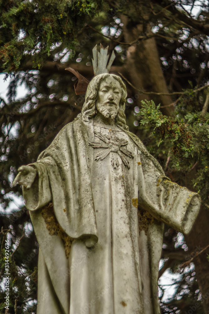 Statue of the Sacred Heart of Jesus