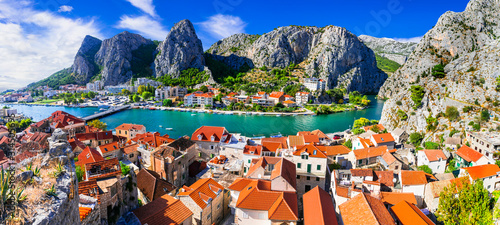 Photographie Landmarks of Croatia - impressive Omis town popular tourist destination for trek
