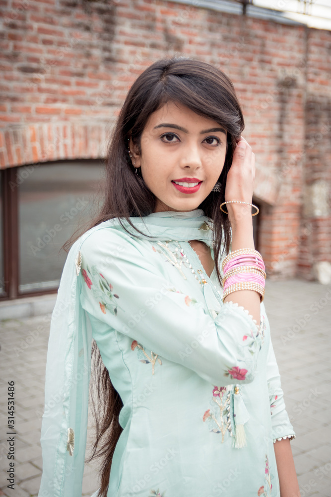 Chudiyan. Bracelets on the girl s hands. Traditional accessories