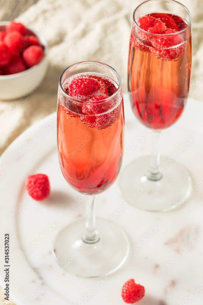 Refreshing Alcoholic Kir Royale Refreshing Alcoholic Kir Royale