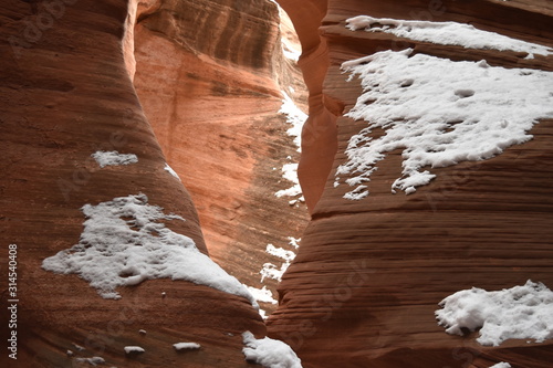 Fototapeta Naklejka Na Ścianę i Meble -  Snow on Red Rock