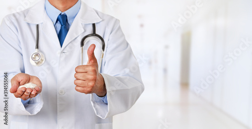 doctor hand holding sugar with thumb up