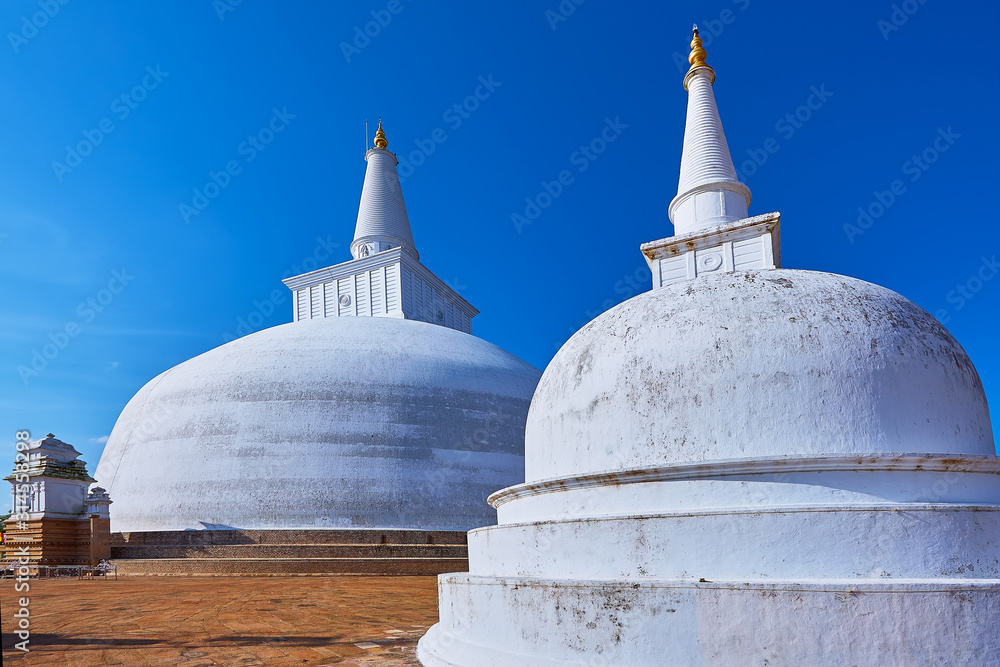 Ruwanwelisaya Stupa. The most visited sacred Buddhist site in Sri Lanka. Buddhist dagoba in Anuradhapura