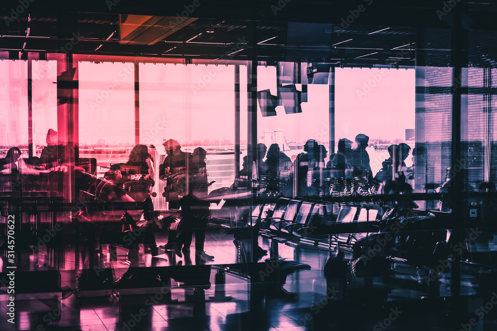 Obraz premium silhouettes of people on airport boarding