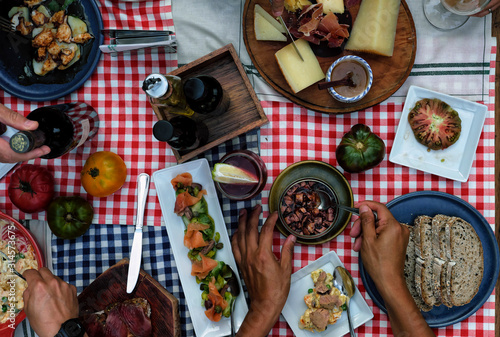 Table with food, zenithal view