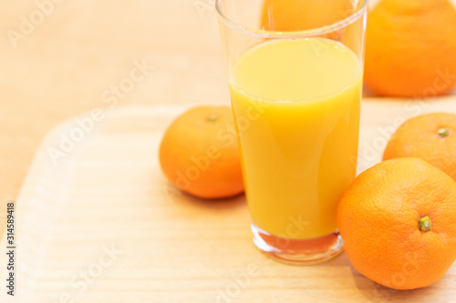 オレンジジュースとみかん