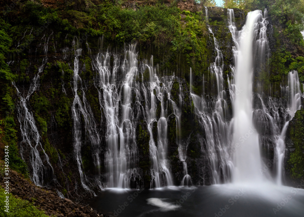 Obraz premium Mcarthur-Burney Falls detail and close-up, Burney, California, USA