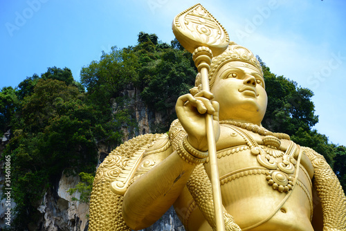 バトゥー洞窟の黄金像