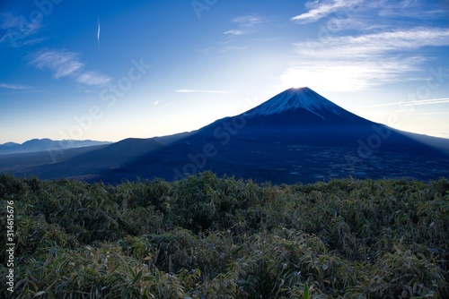 日本 絶景 ダイアモンド富士 日の出 竜ヶ岳