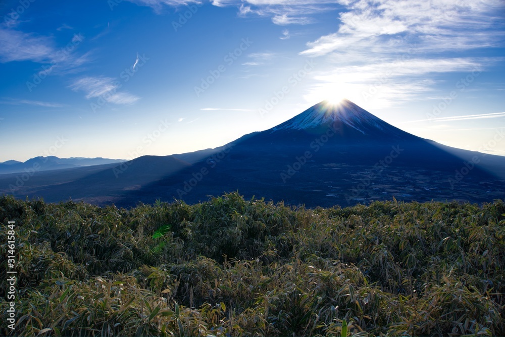 日本　絶景　ダイアモンド富士　日の出　竜ヶ岳