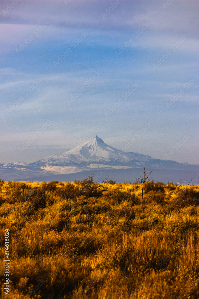 Obraz premium landscape with mountains and clouds