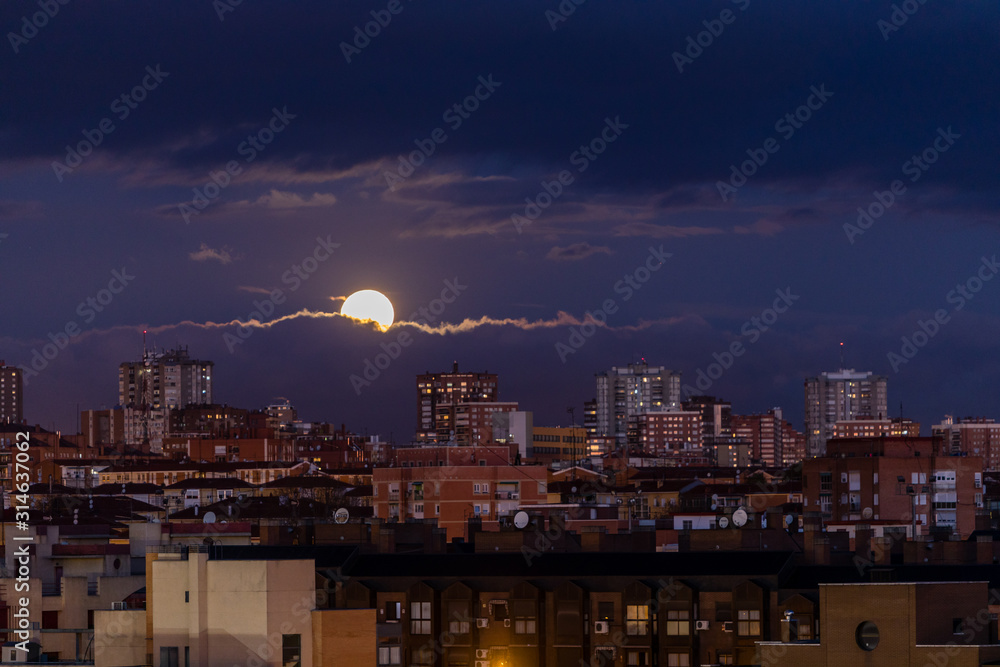 Naklejka premium First full moon of the year 2020 over the Madrid skyline