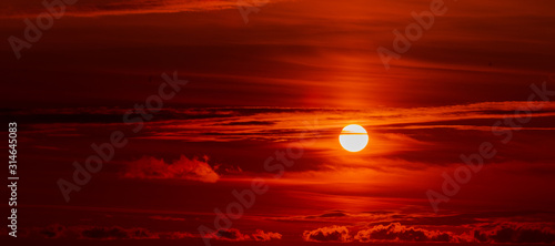 Fototapeta Naklejka Na Ścianę i Meble -  Beautiful sky. red sunlight lighting the clouds softly
