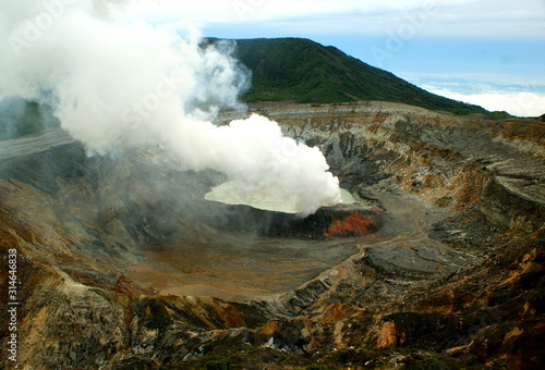 View of Poas (poás) volcano crater in Costa Rica © Thomas