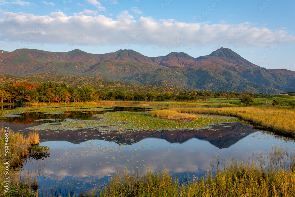 北海道　知床五湖と紅葉の風景
