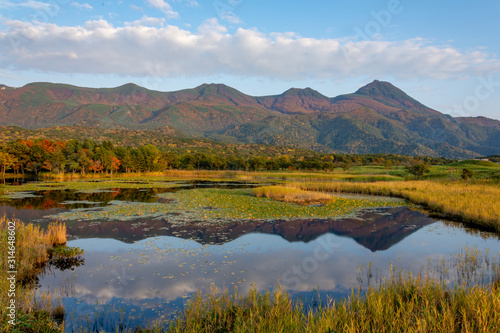北海道 知床五湖と紅葉の風景