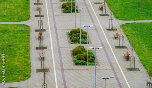 Pedestrian area in the courtyard. Green grass.