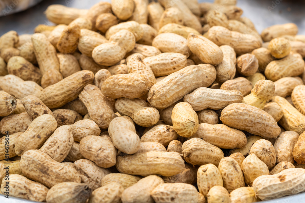 Peanuts are plants that have high nutritional value. And is a source of protein and energy Peanuts are plants that have high nutritional value. And is a source of protein and energy