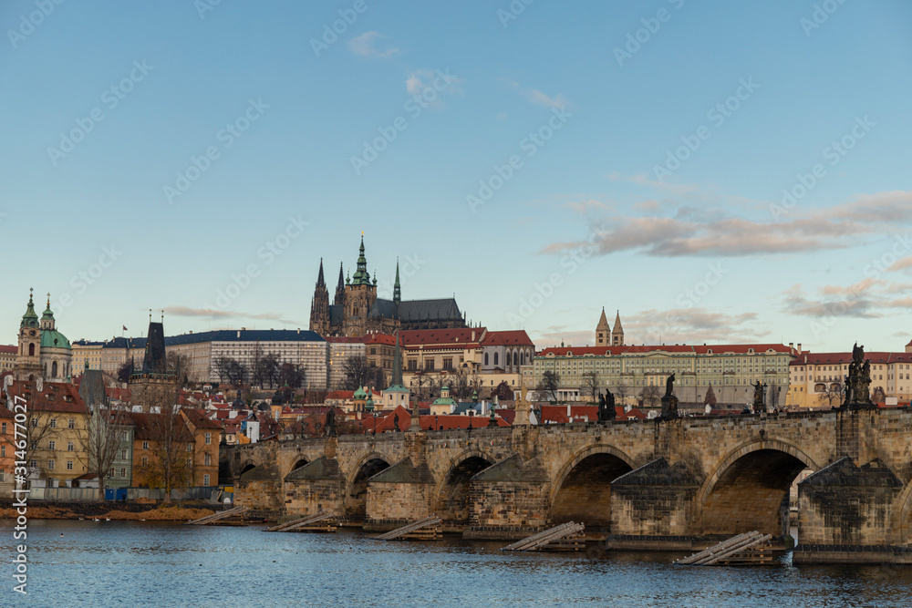 Blick auf die Karlsbrücke und den Hradschin in Prag