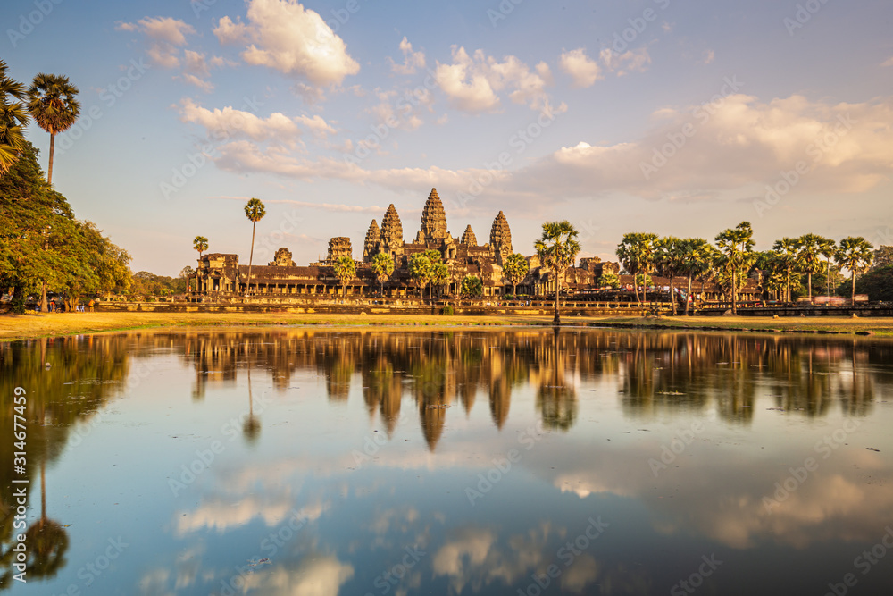 Naklejka premium Majestic Angkor Wat Reflected in Tranquil Waters at Sunset, Siem Reap, Cambodia