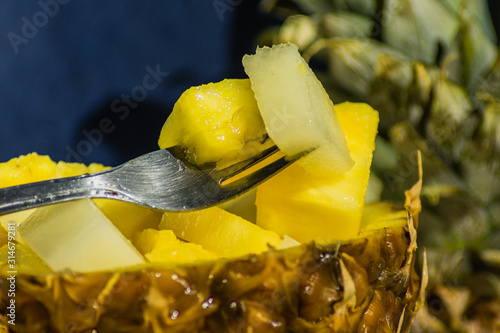 melón y piña frutas refrescantes para el verano photo