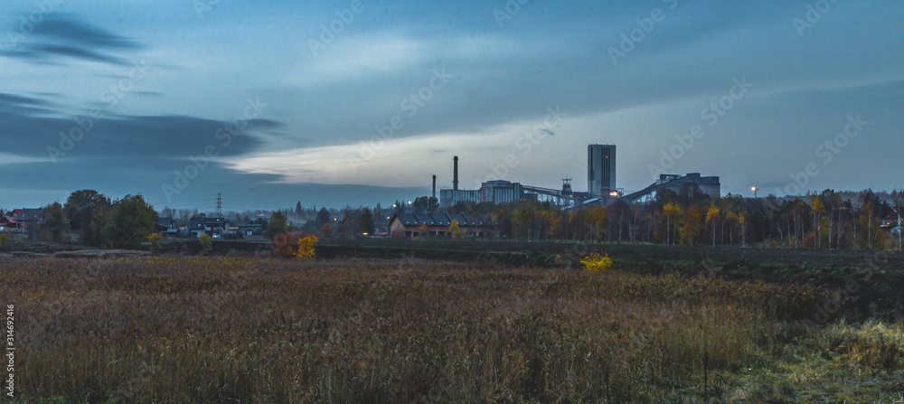 Panorama kopalni na Górnym Śląsku Panorama kopalni na Górnym Śląsku