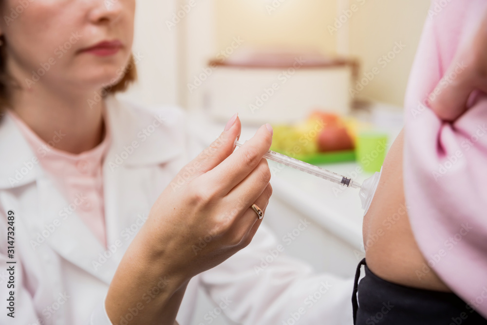 Doctor makes an injection of insulin with a catheter. Doctor injects ...