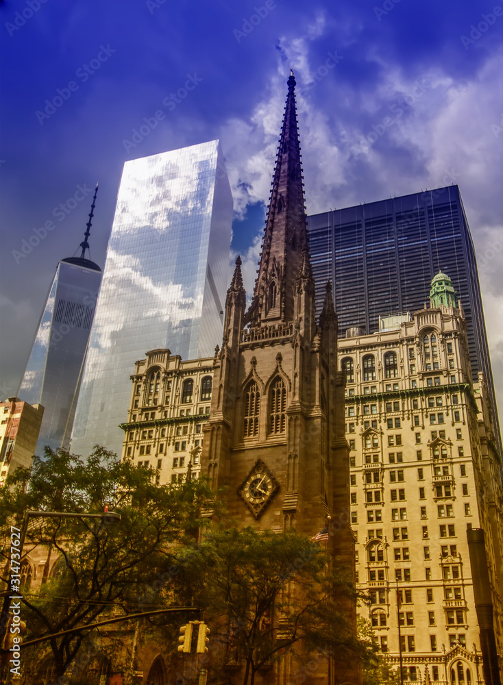 Fototapeta premium New building over old building